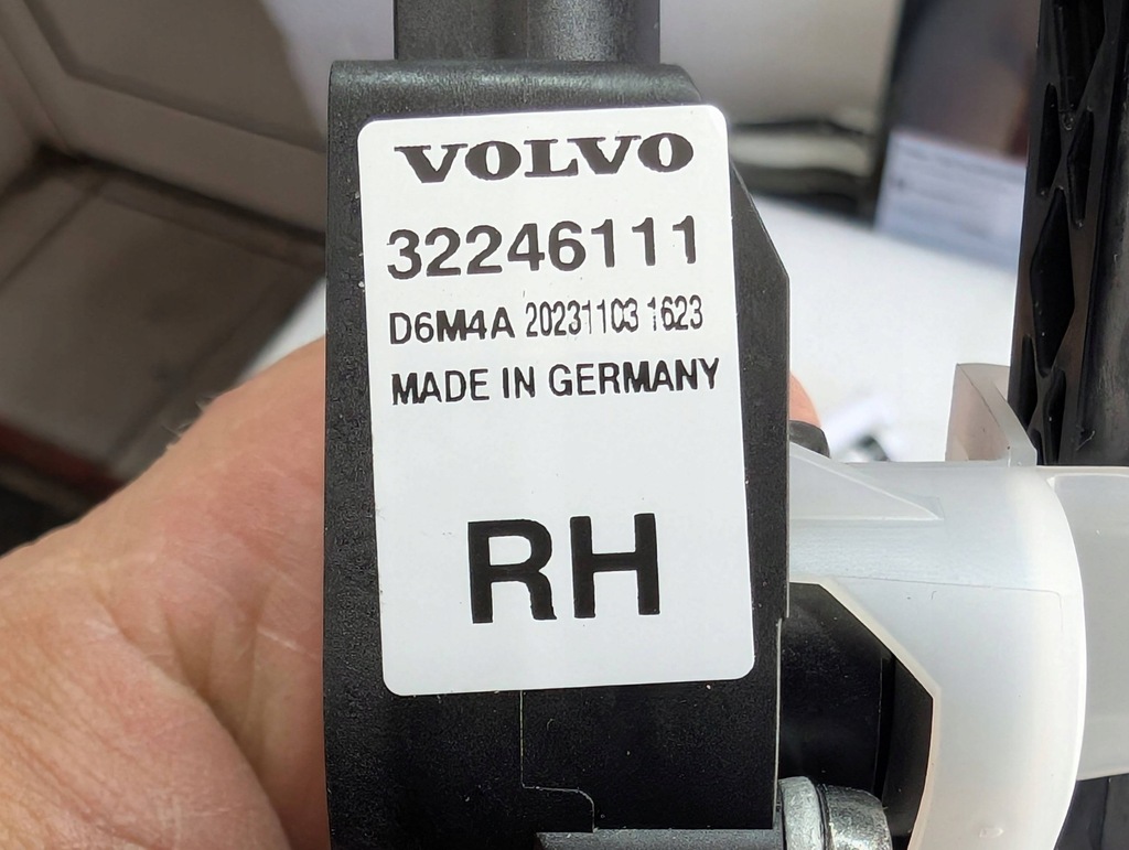 фото №8, Volvo xc40 датчик вирівнювання світла led правий перед оригінальний номер 32246111