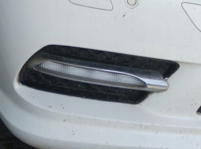 фото №1, Mercedes-benz оригинальный номер a2078801224 решётка вентиляционная, бампер