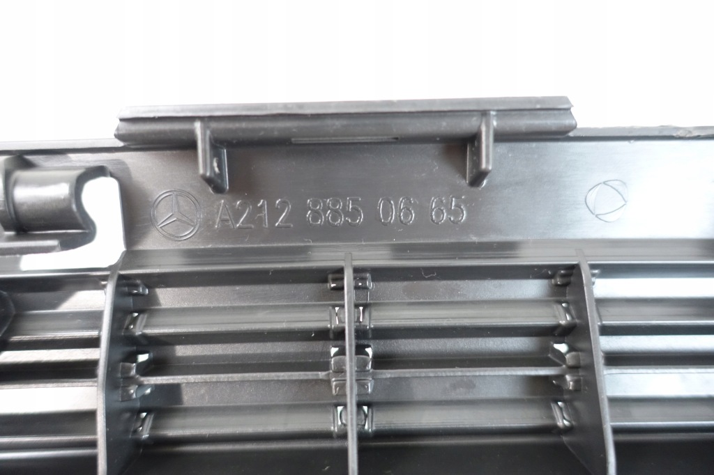 Кронштейн  бампера задняя средний mercedes w212 универсал a2128850665 Киев