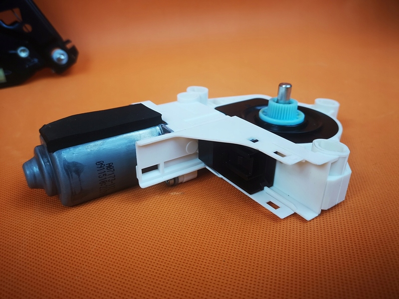 фото №8, Audi a5 8t sb напрямна скло задня ліва двигун 8t8839461c / 8k0959802a