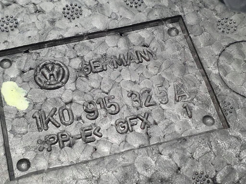 Audi a3 s3 8p основание корпус аккумулятор защита 1k0915333h оригинал Доставка