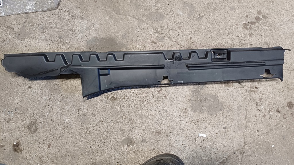 фото №1, Mercedes w212 kombi защита багажника правая a2126901238