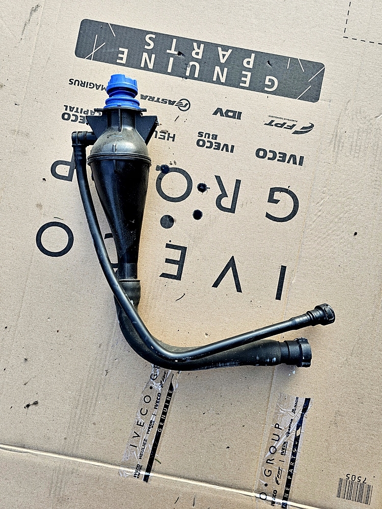 фото №1, Заливная горловина adblue jumpy expert iii proace vivaro c 9810969380