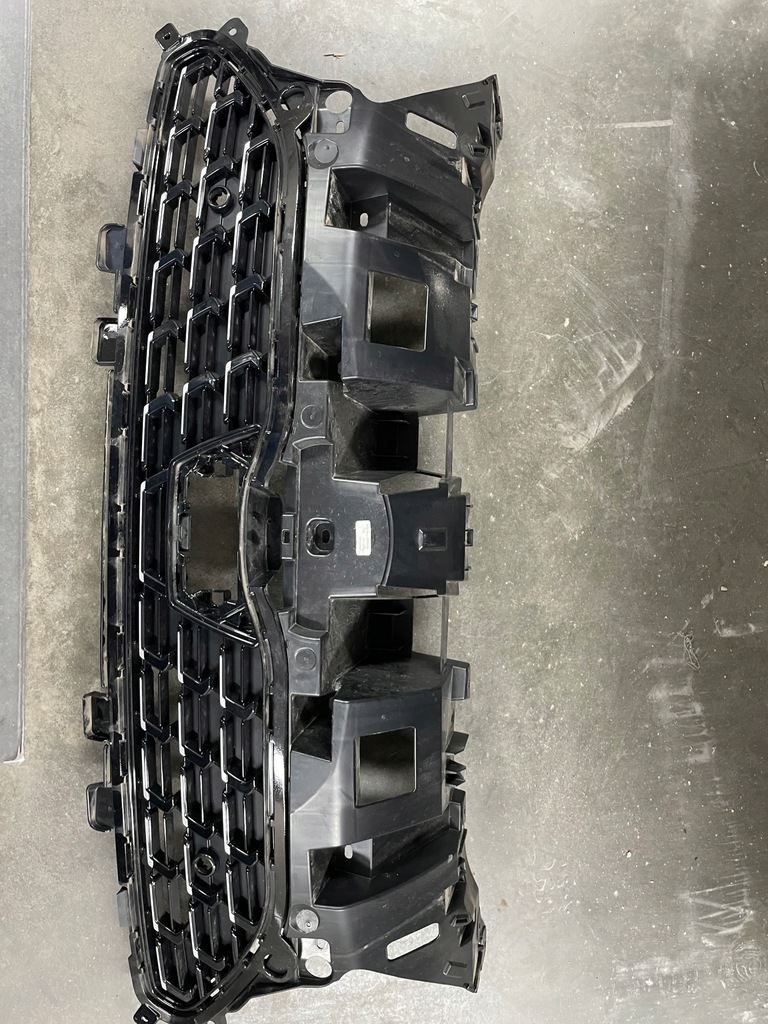 фото №1, Решётка радиатора toyota yaris cross чёрный блеск