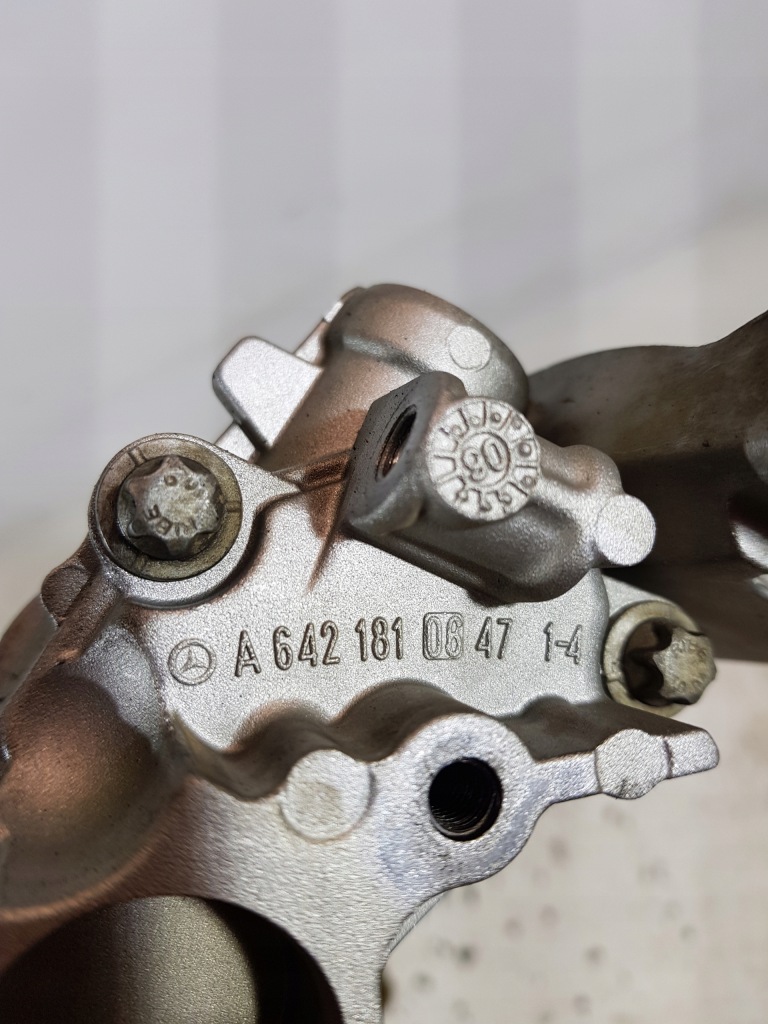 Насос масла a6421810647 mercedes sprinter 3.0 cdi 642896 с Разборки