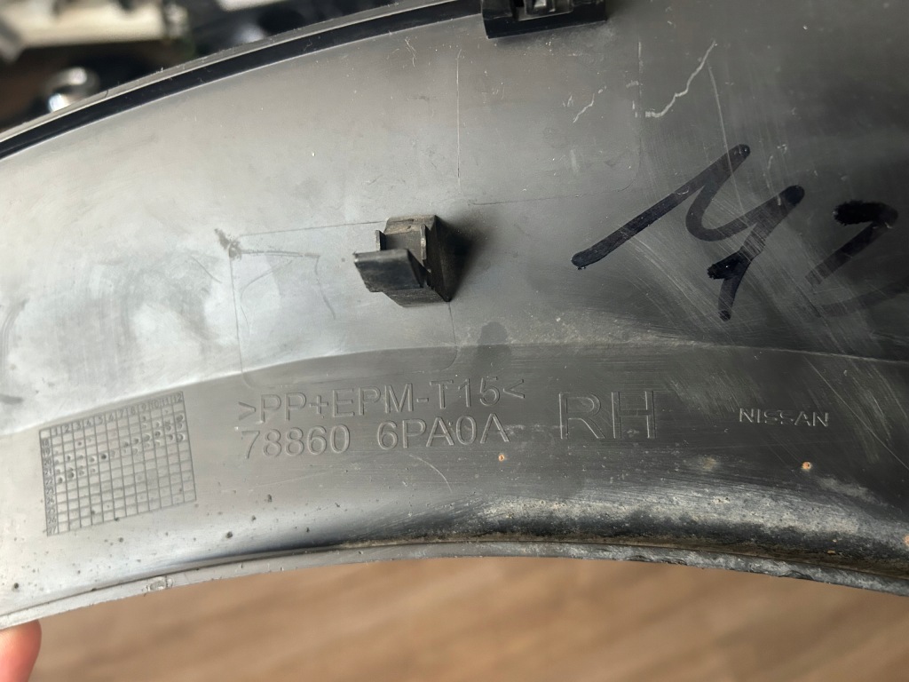 Nissan juke 2 f16 2019- молдинг крила бампера правий задні матова оригінал Зі Шроту