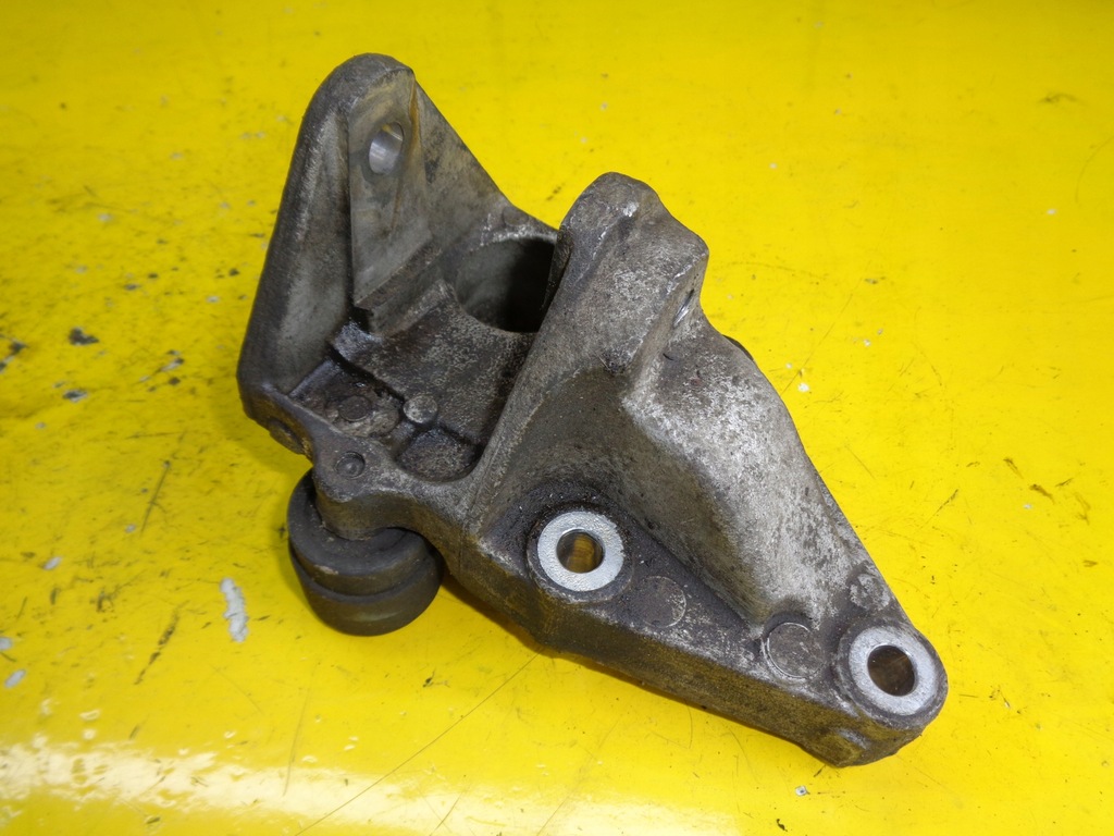 фото №1, Citroen c5 i 2.0b rfn кронштейн двигателя