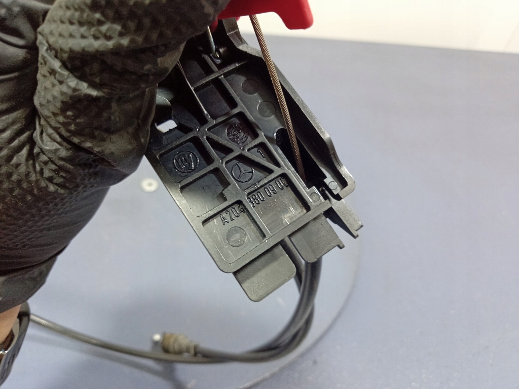 фото №6, Mercedes gls x166 gle w166 трос тягa відкривання капот a1668801101