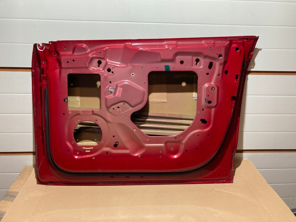 Дверь правое передние tesla x 1009907 в Украине