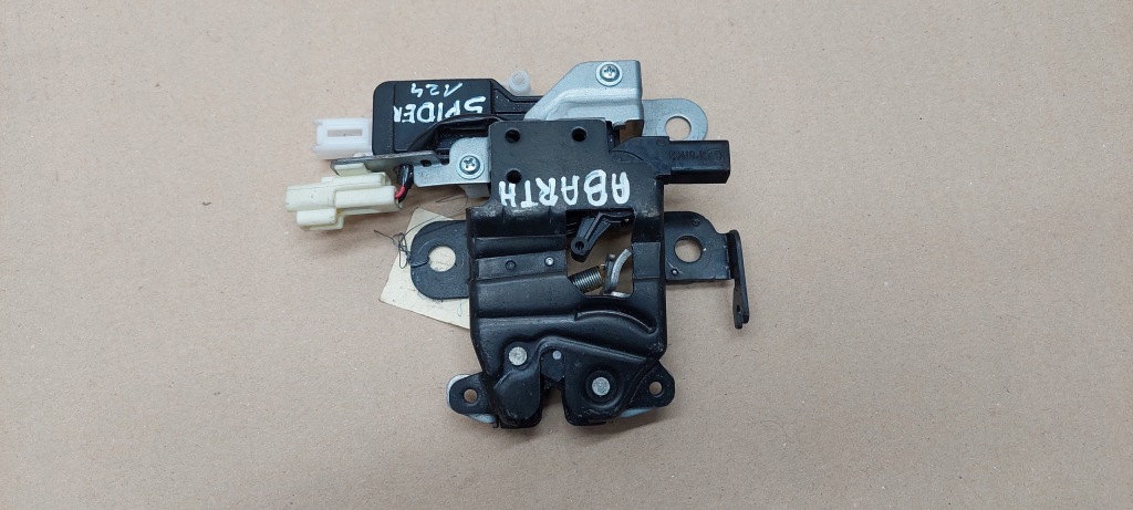 фото №1, Замок кришки fiat 124 spider abarth