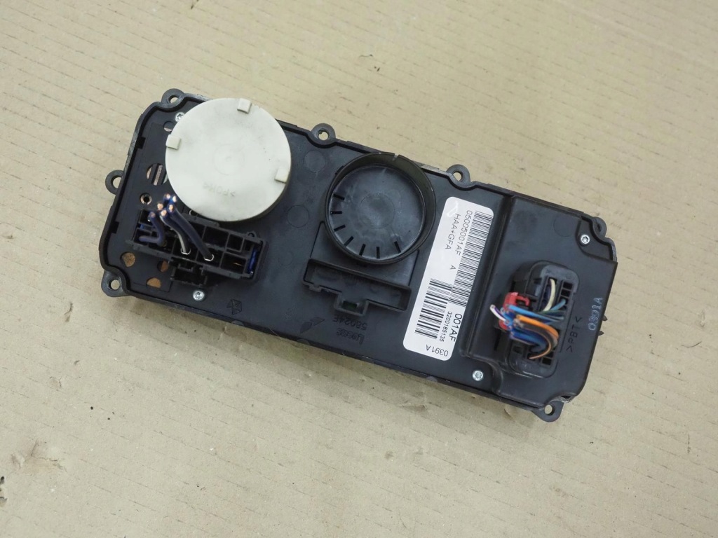 фото №9, Панель обдув кондиціонера chrysler 05005001af