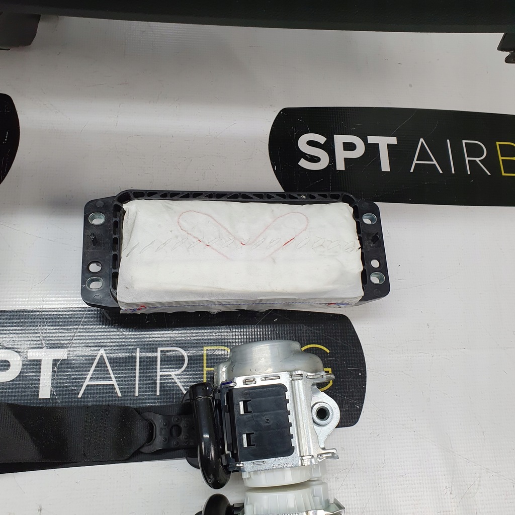 фото №8, Kodiaq приборная панель консоль подушки безопасности ремни подушка безопасности