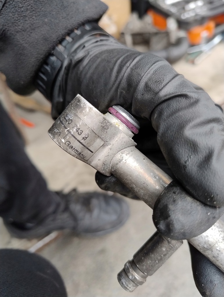 фото №6, Шланг кондиціонера volkswagen t5 2.5 tdi 7h1820743b