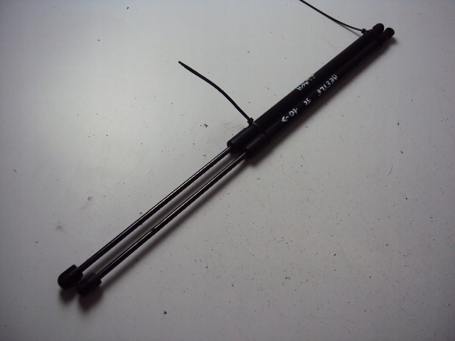 фото №1, Амортизатори кришки задня vw beetle 5c 10-