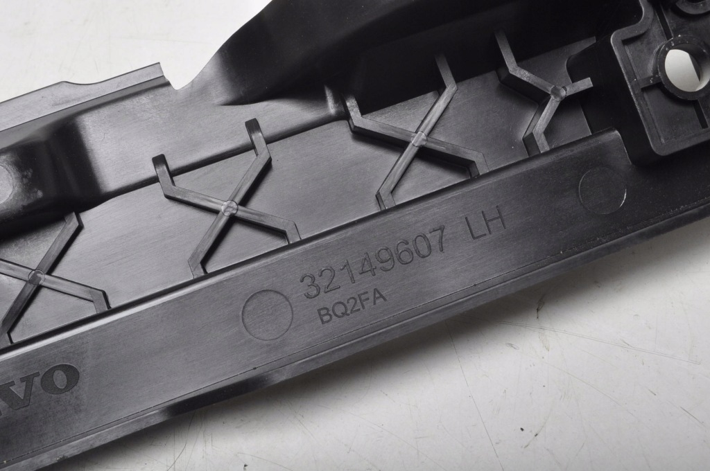 фото №8, Volvo xc60 ii направляющая направляющая багажника левая 32149607