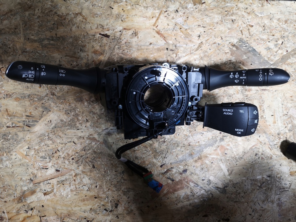 фото №1, Kadjar перемикач pod кермо 255678341r