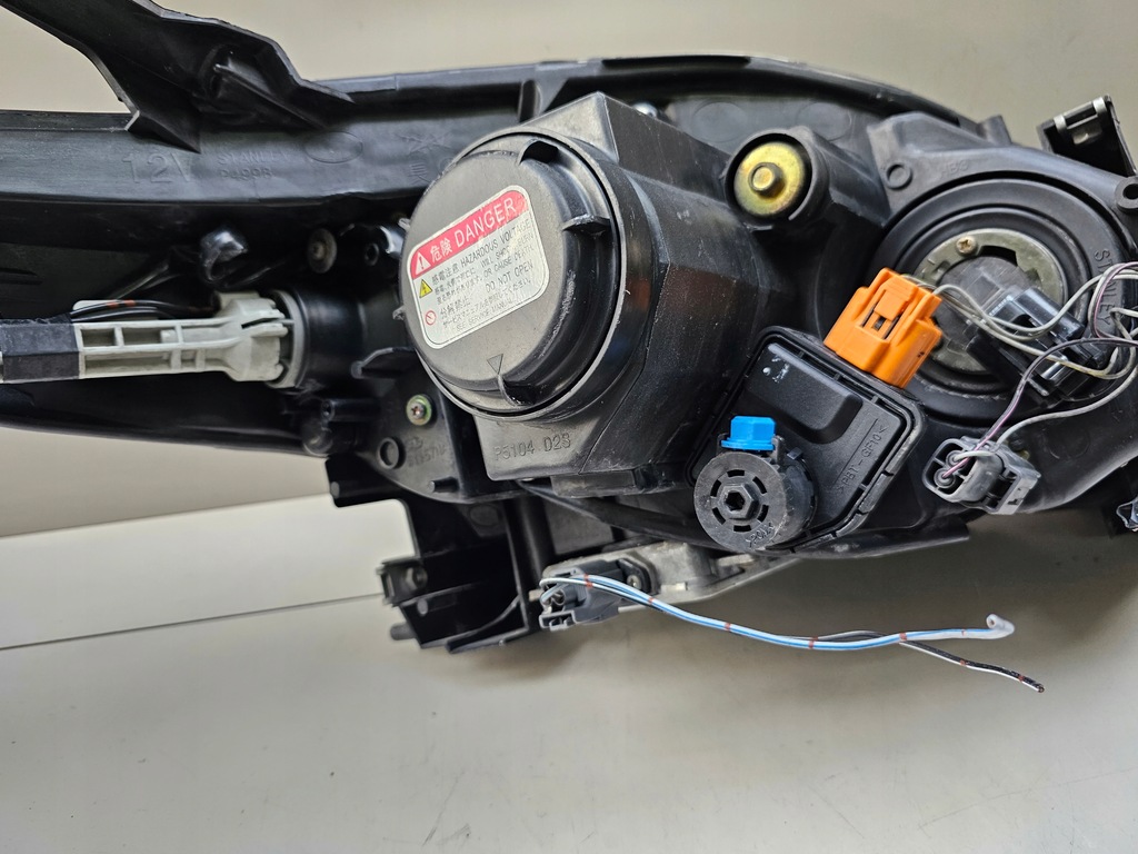 фото №10, Лампа передняя левая mazda 5 ксенон europa