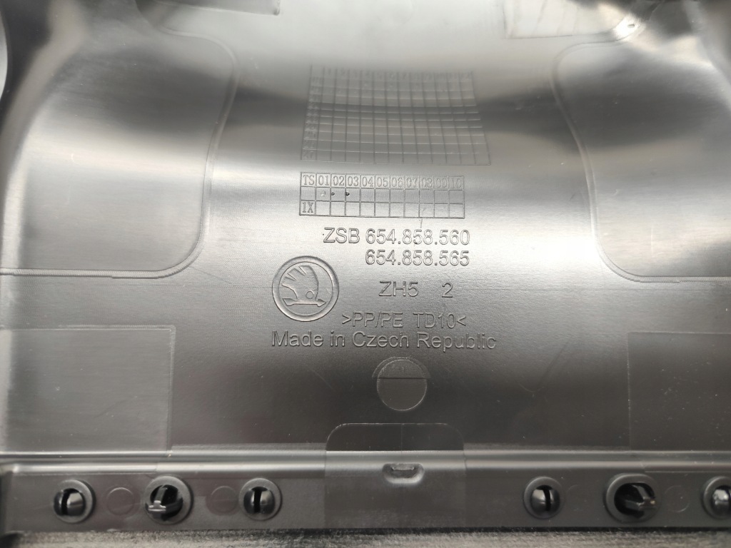 Skoda scala рамка спідометра 654858560 Зі Шроту