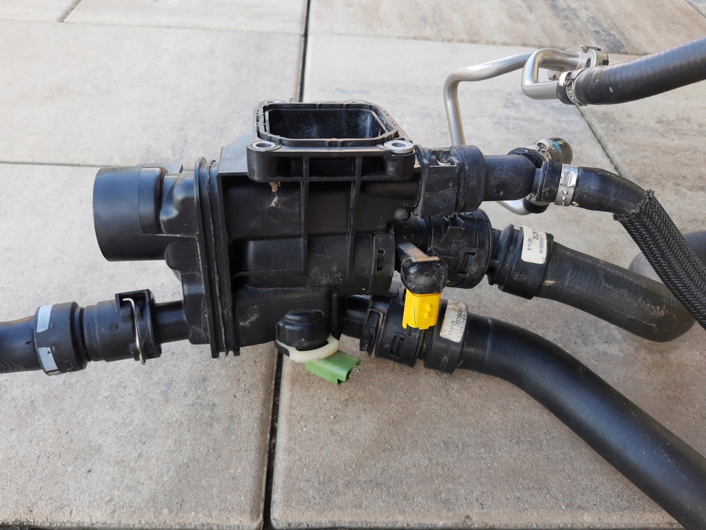 фото №10, Корпус термостат шланги kpl.citroen c3 aircross