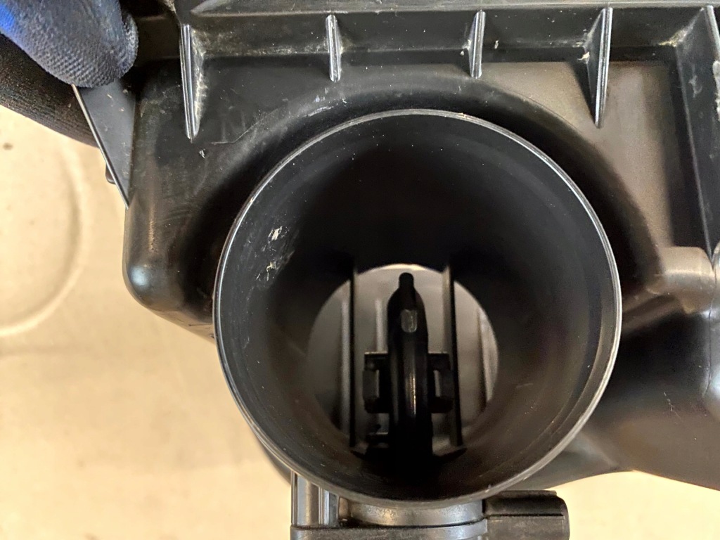 фото №15, 15- toyota hilux viii корпус фільтра повітря 17700-0l38 витратомір