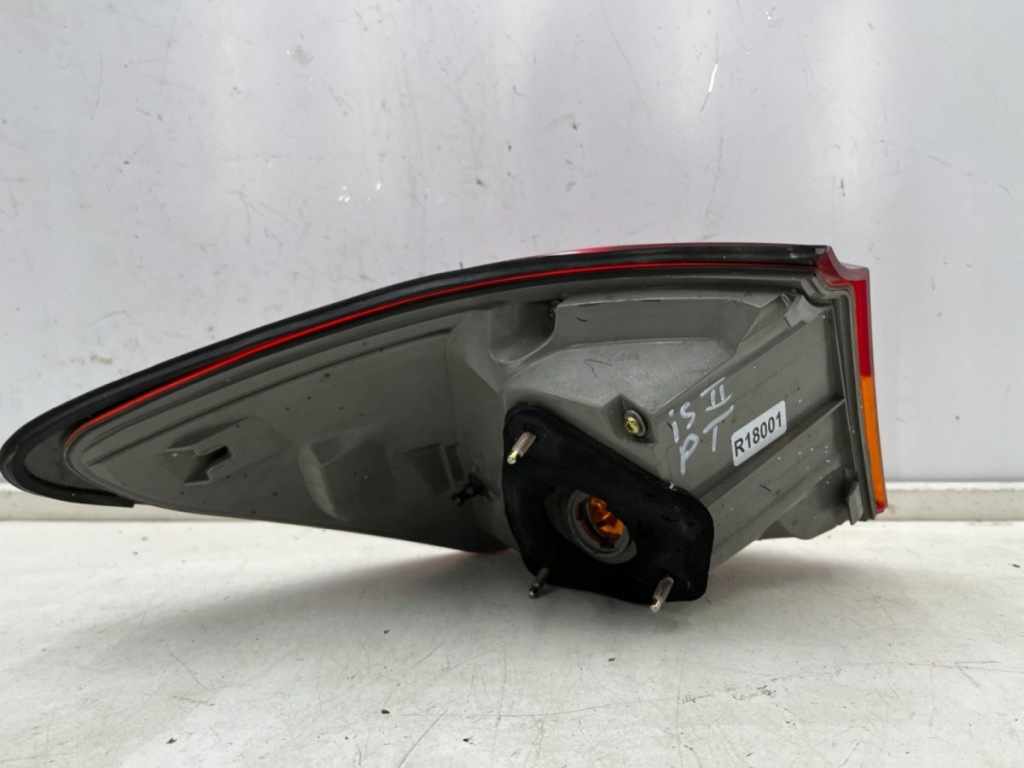 Лампа lexus is ii 05-09r. права задня w крила оригінальна правий задній в Україні