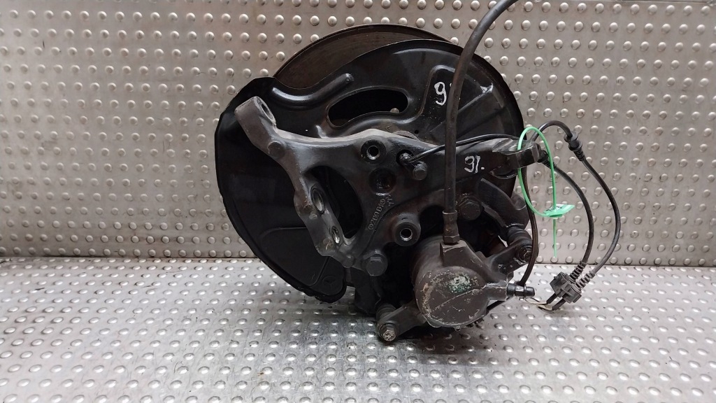 фото №2, Поворотный кулак ступица суппорт правый перед 20901 mercedes w203 w209 slk r171