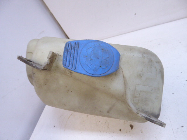 Volkswagen passat b4 бачок омывателя помпа крышка Недорого