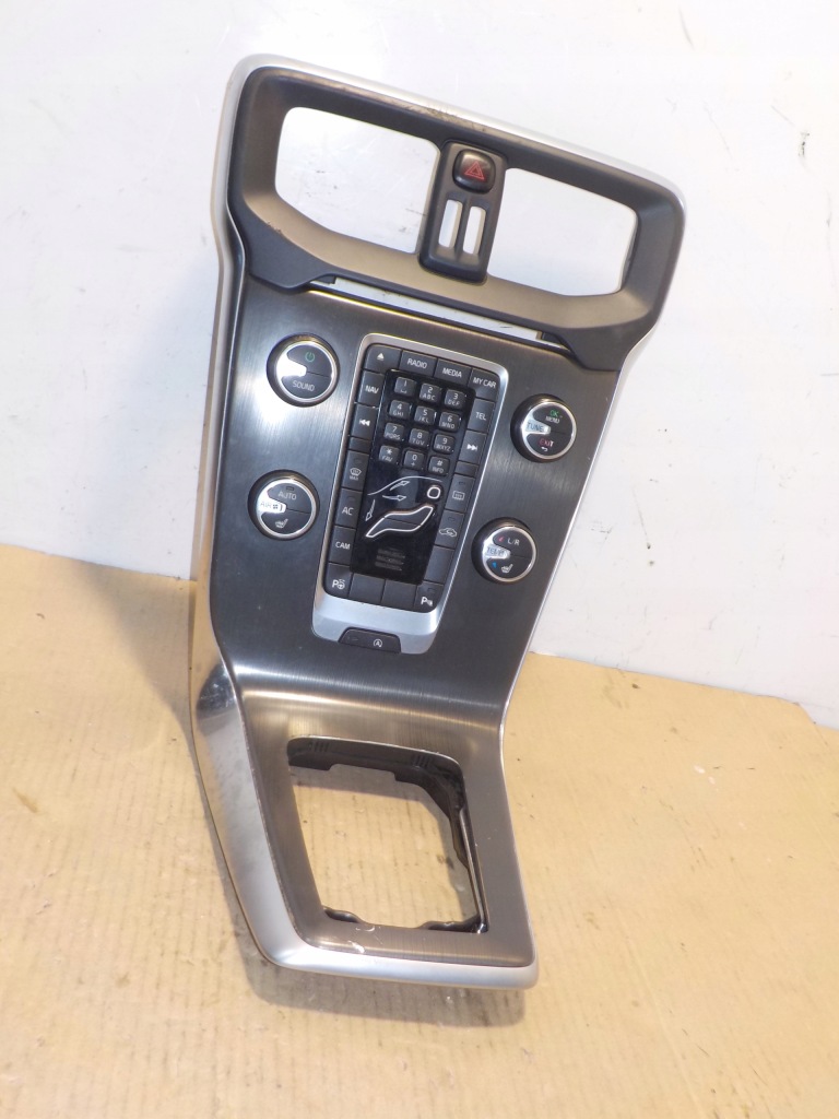 фото №1, Volvo v40 cross country 2014r 1.6d 115km панель радио + кондиционера