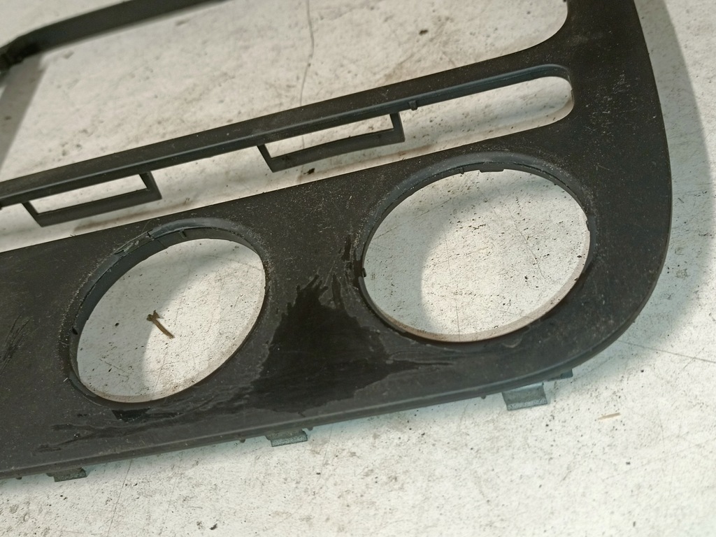 фото №4, Рамка радио консоли vw golf 5 1k0858071e