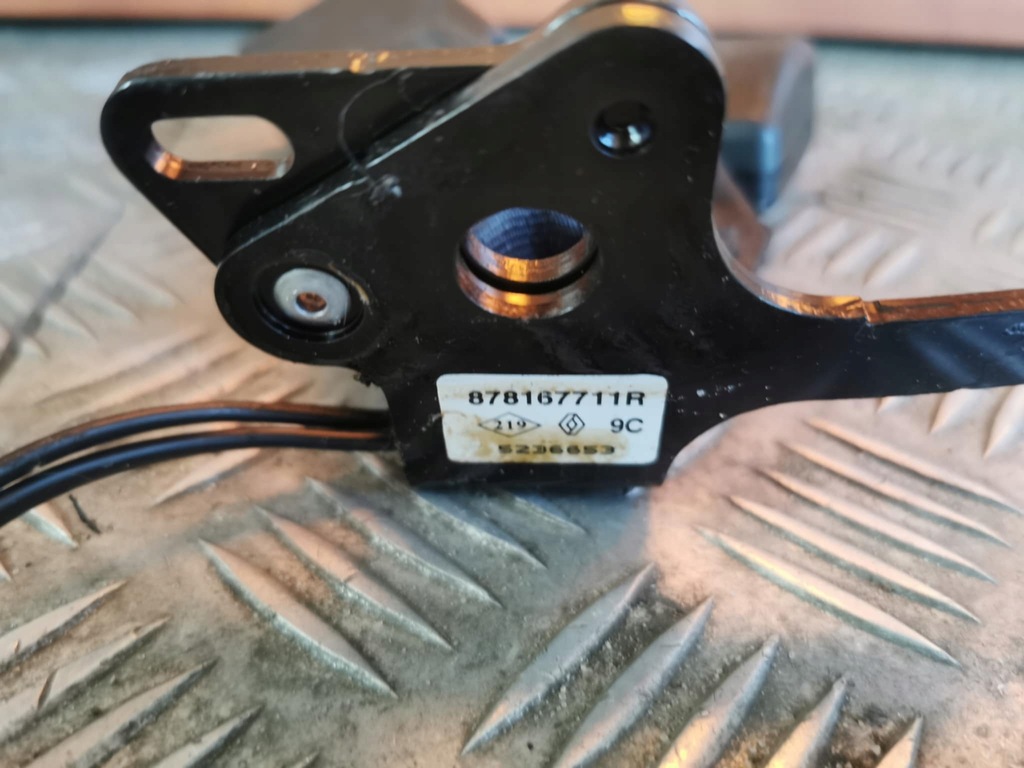 фото №3, Клипса ремней правый задняя renault clio iv 878167711r