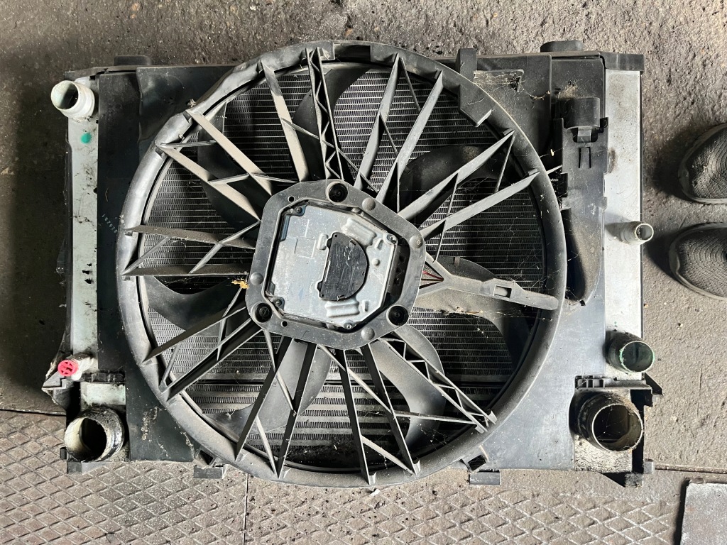 фото №1, 42 bmw e60 e61 комплект радіатор вентилятор радіатор