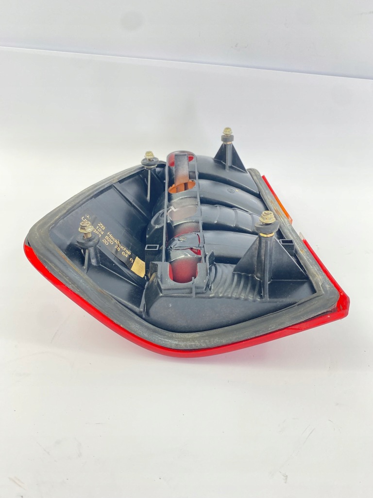 Купити Лампа задня права задній пасажира mercedes w124 kombi s124 1248202864 uszkodzo