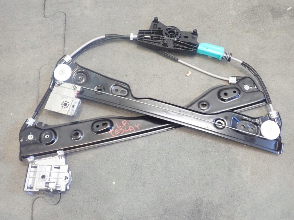 Купити Підйомник скло лівий перед tesla y 2020-