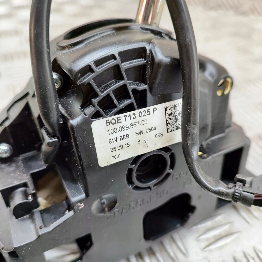 фото №6, Volkswagen golf vii 2016 домкрат перемикання передач / верхній