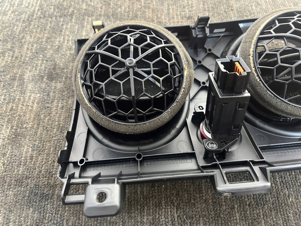 фото №9, Mitsubishi colt vi lift vii z30 средняя решётка обдув оригинал