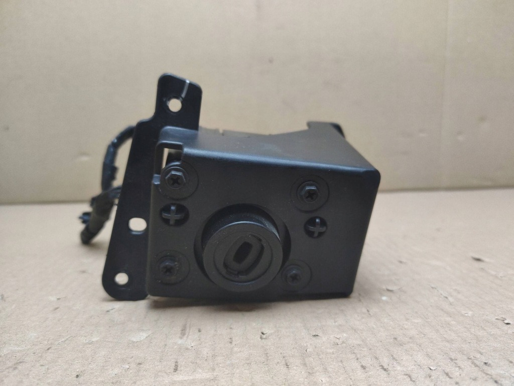 фото №1, Замок зажигания chrysler town and country 5 facelift 2012 p05026534ai