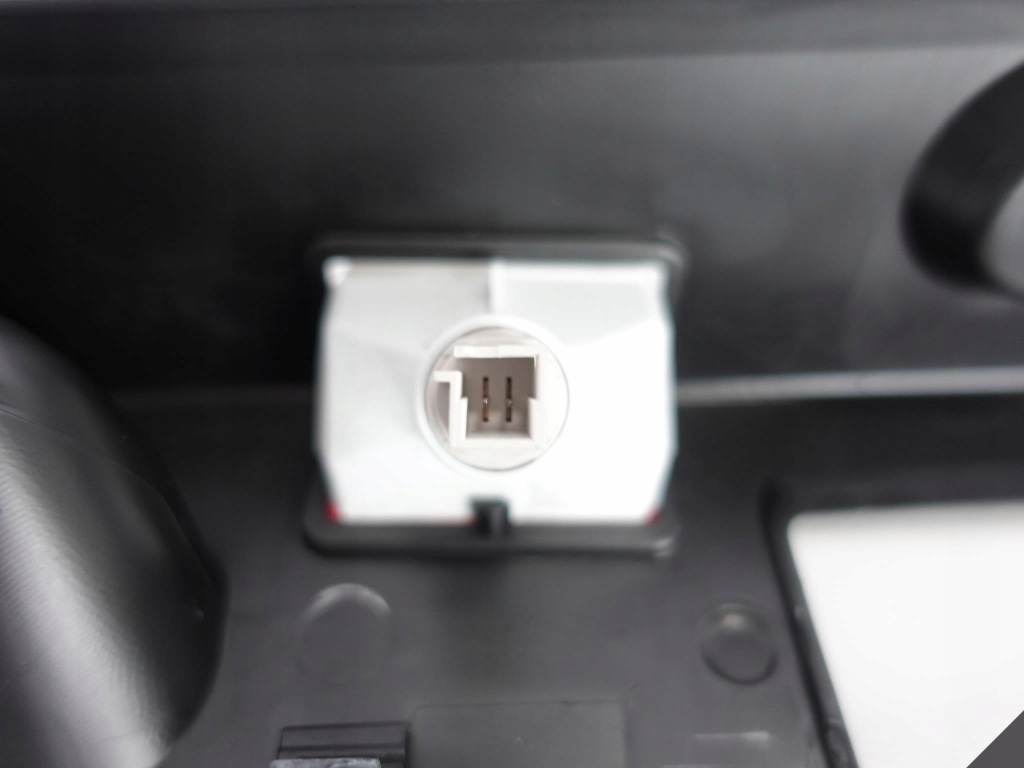 фото №4, Mercedes cls c218 кронштейн панель молдинг кришки задня