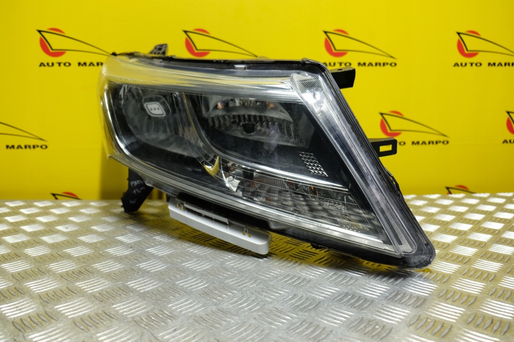 Nissan pathfinder r52 2013- фара фонарь  r америка с Разборки