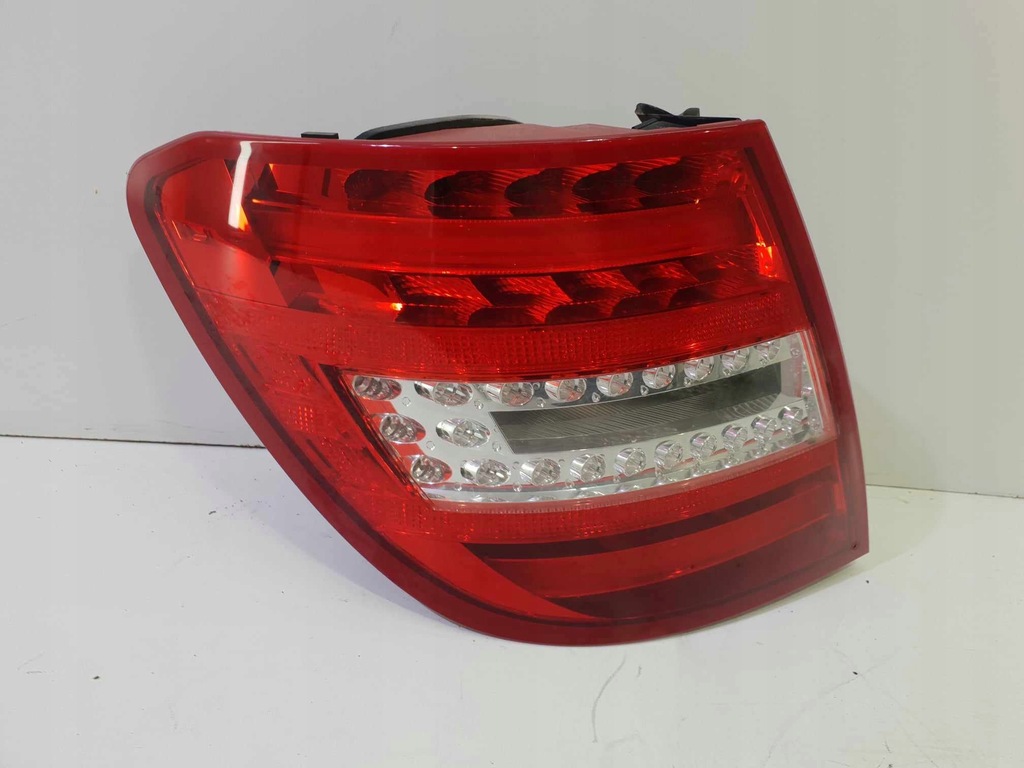 фото №1, Mercedes w204 лампа левый задняя 2048204664