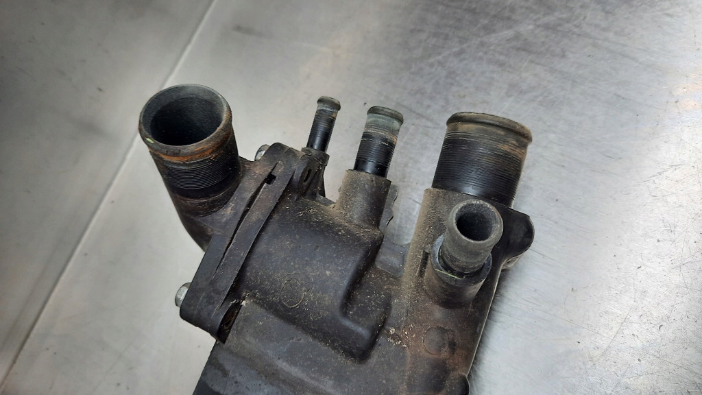 фото №6, Корпус термостата 9643211880 citroen c5 2.0 hdi