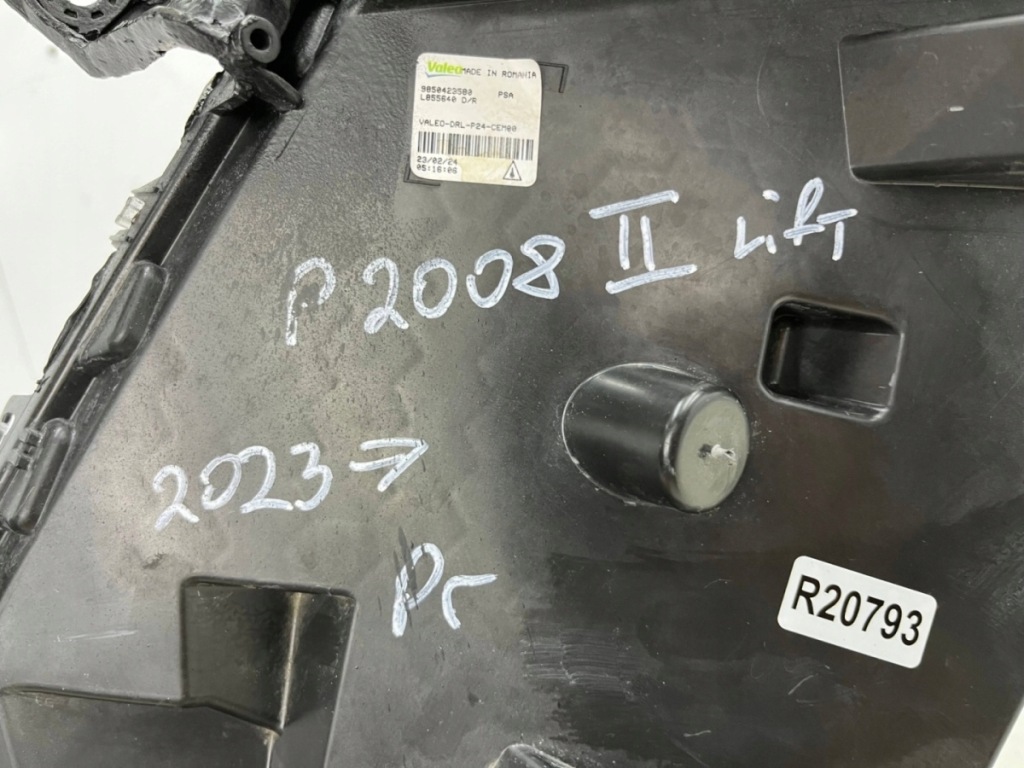 Фара фара peugeot 208 2 2008 2 рестайлинг  23r.- правый передний led drl с Разборки