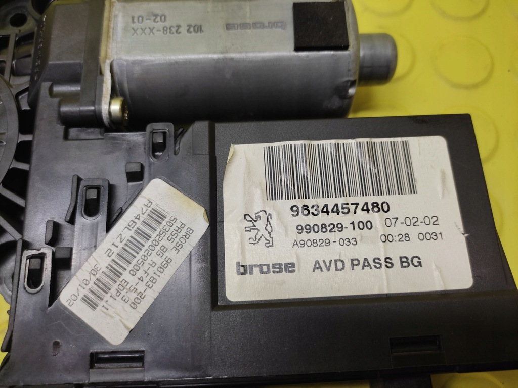 фото №5, Peugeot 307 моторчик стекло правый перед 9634457480