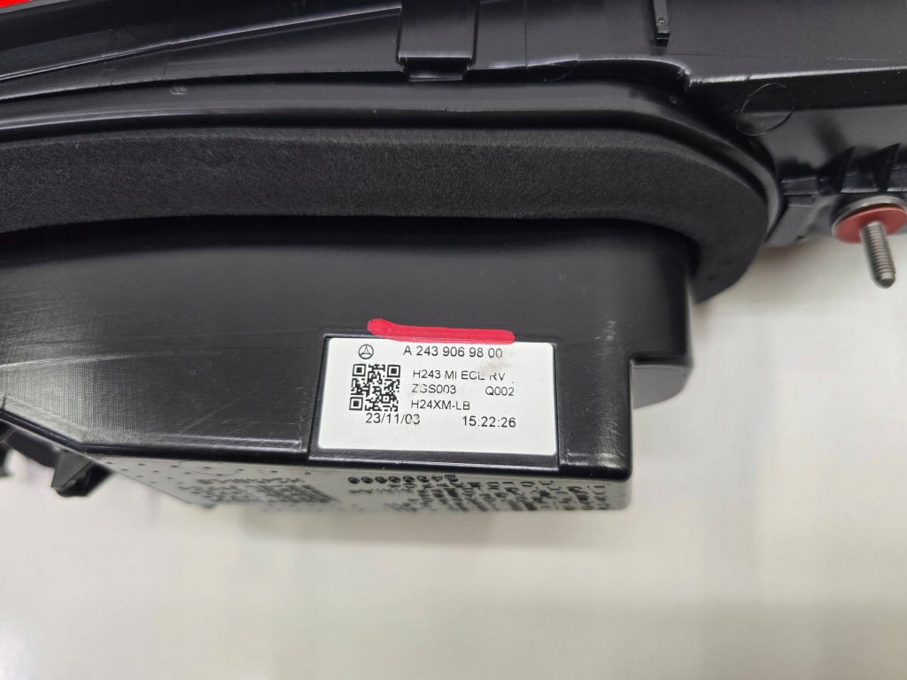 Накладка led фара задня mercedes eqa 243 h243 c243 21- задній oem a2439069800 Зі Шроту