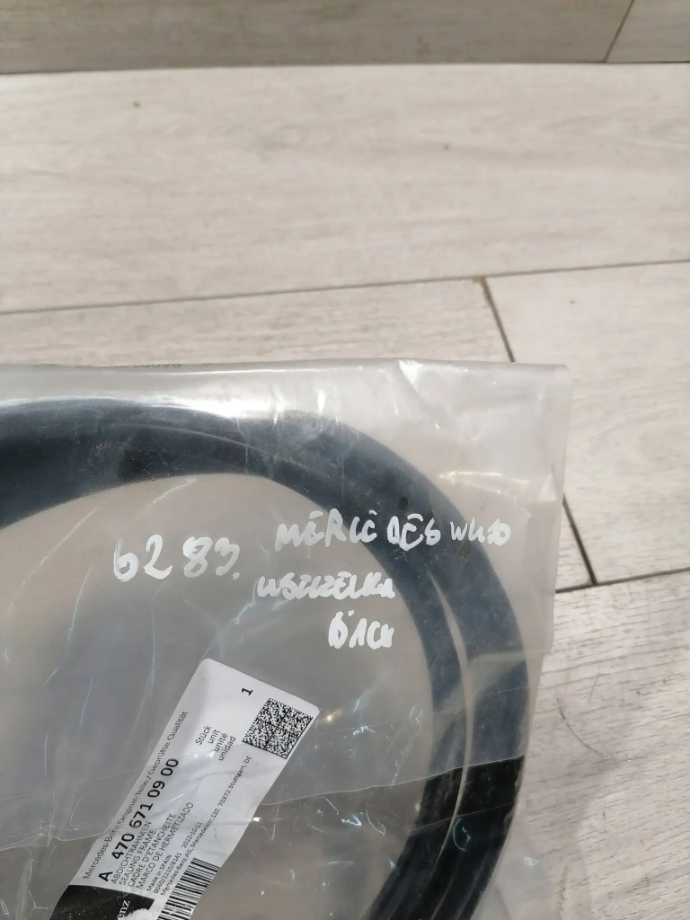 Mercedes x w470 прокладка крыша a4706710900 в Украине