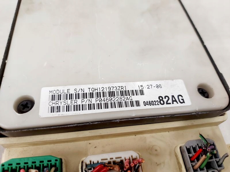 фото №6, Chrysler 300m коробка предохранителей корпус