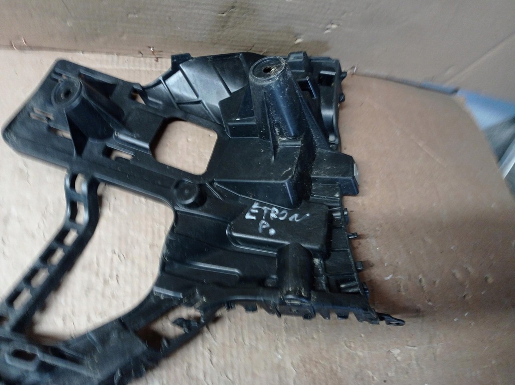 фото №8, Направляющая бампера правый перед audi e-tron