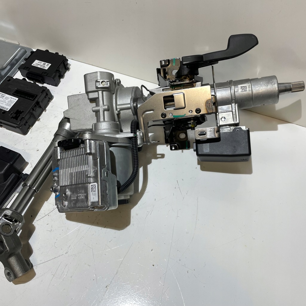 фото №10, Renault arkana 1.6 e-tech гібрид бортовий комп'ютер замок запалювання bcm радіо 237a00158r