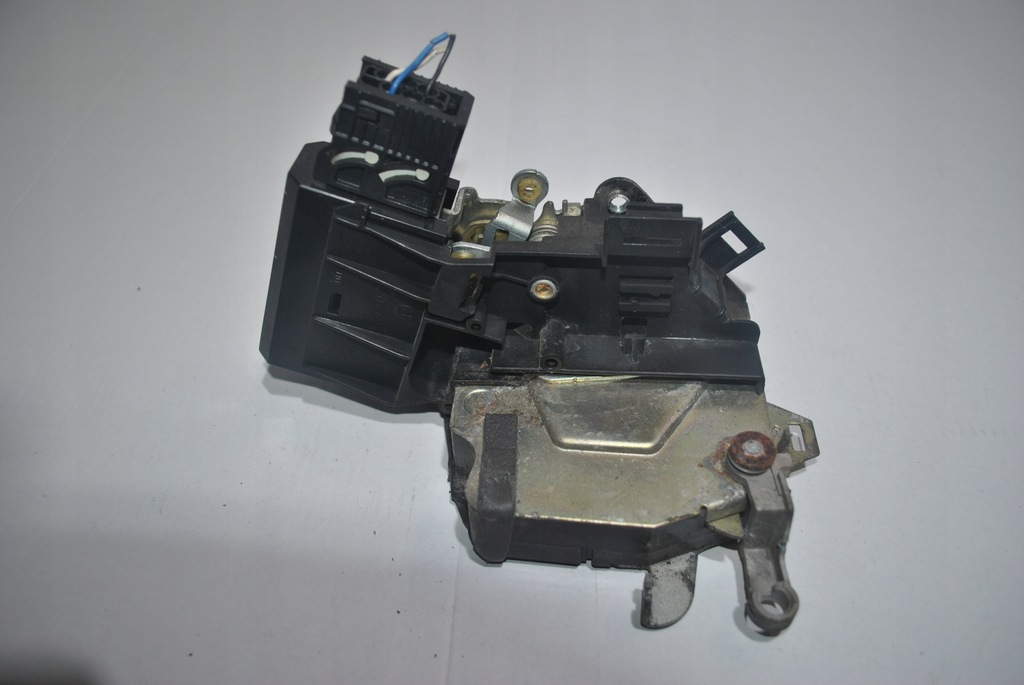 фото №1, Замок дверь правый перед bmw e39 8352165