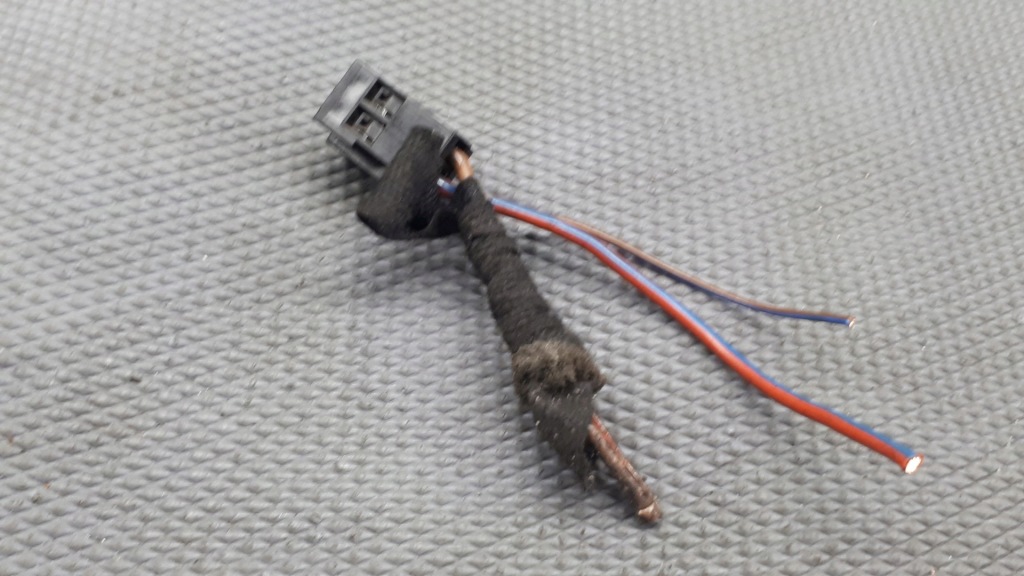 фото №1, 2035450426 штекер mercedes c209