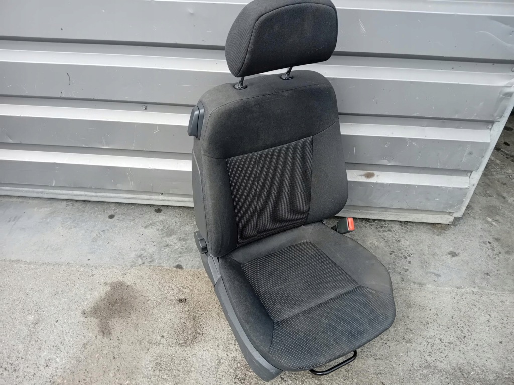 Купити Сидіння пасажира праві opel astra 3 h gtc 3d